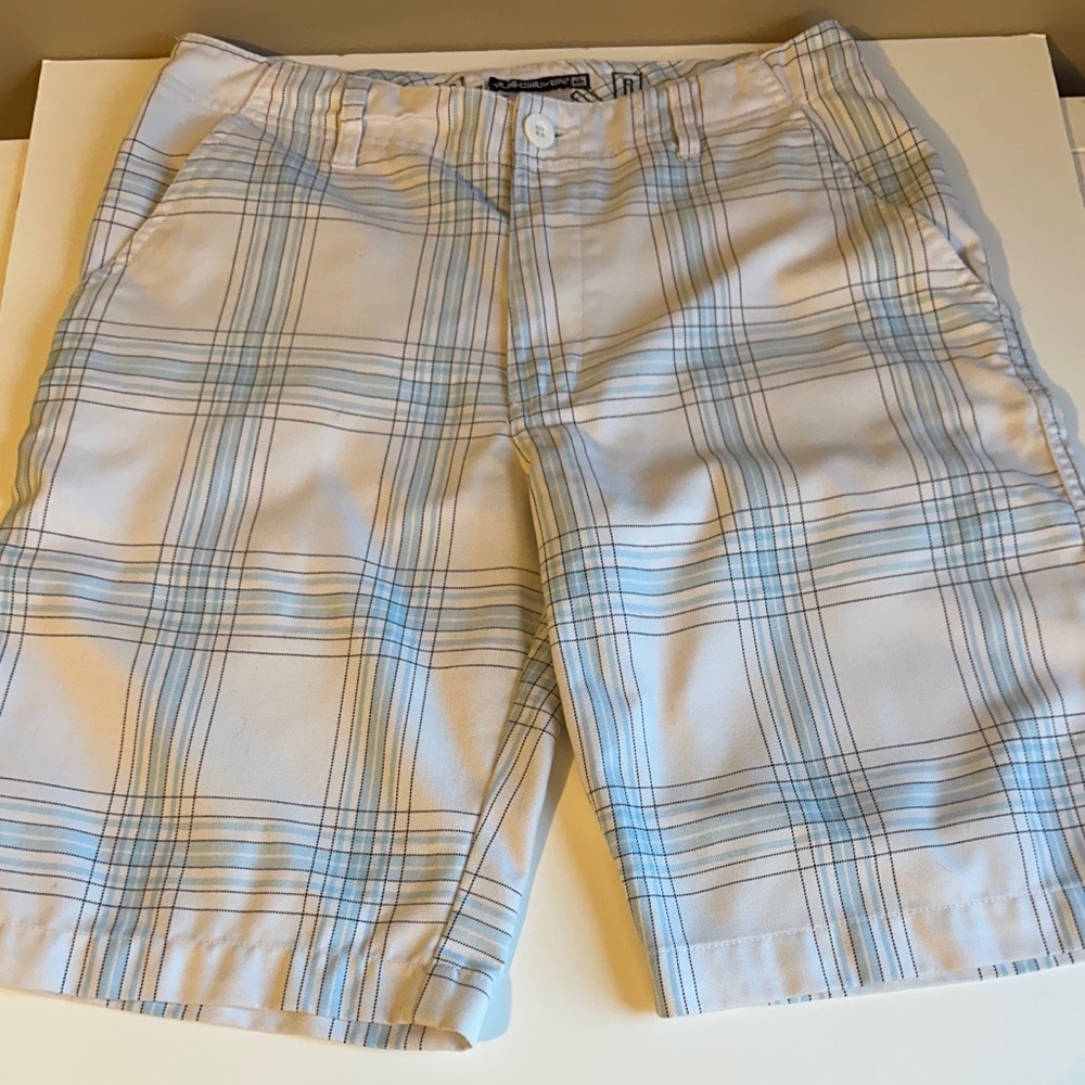 Quiksilver Mens Blue and White Flat Front Shorts. Size 30. Good used Condition.
